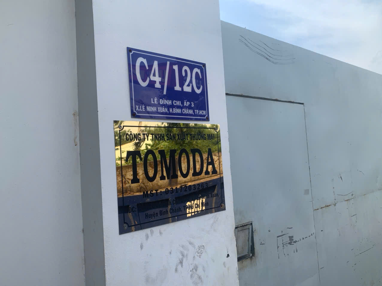 Company name plate